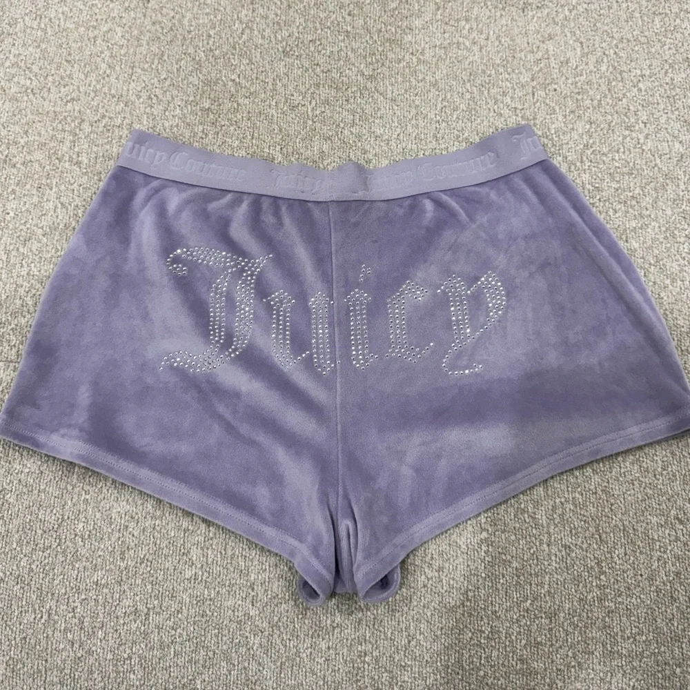 Vintage-style Juicy Couture velour shorts in lavender 💜 - Picture 1 of 4